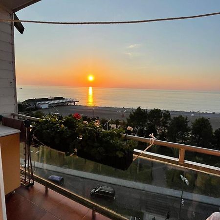 Apartment Irma Rustaveli 57 บาทูมิ ภายนอก รูปภาพ
