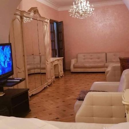 Apartment Irma Rustaveli 57 บาทูมิ ภายนอก รูปภาพ