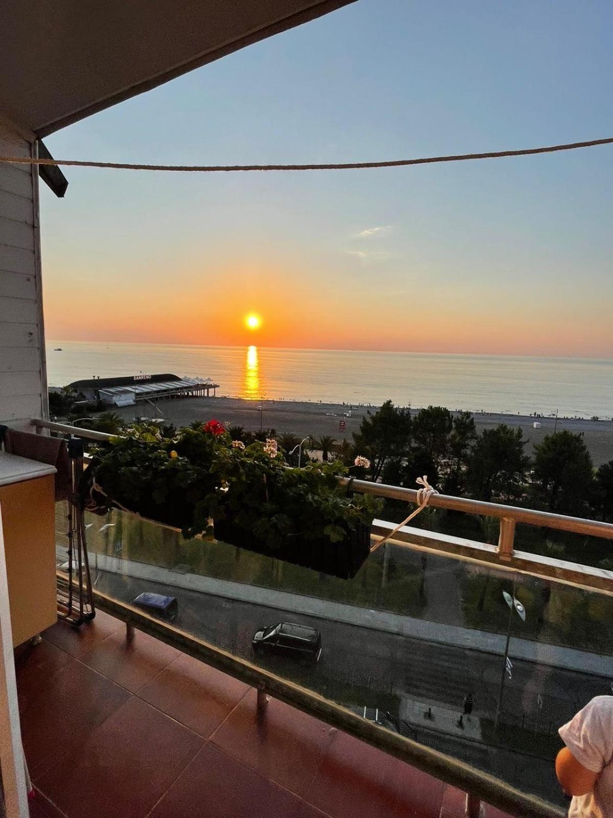 Apartment Irma Rustaveli 57 บาทูมิ ภายนอก รูปภาพ