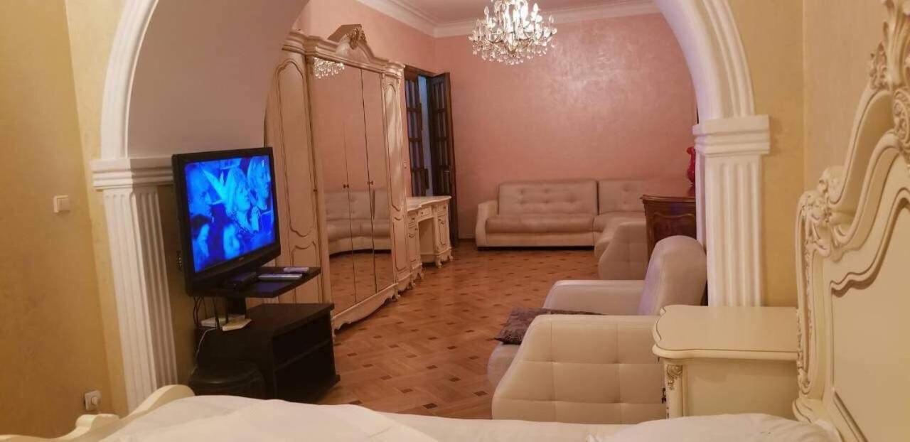 Apartment Irma Rustaveli 57 บาทูมิ ภายนอก รูปภาพ