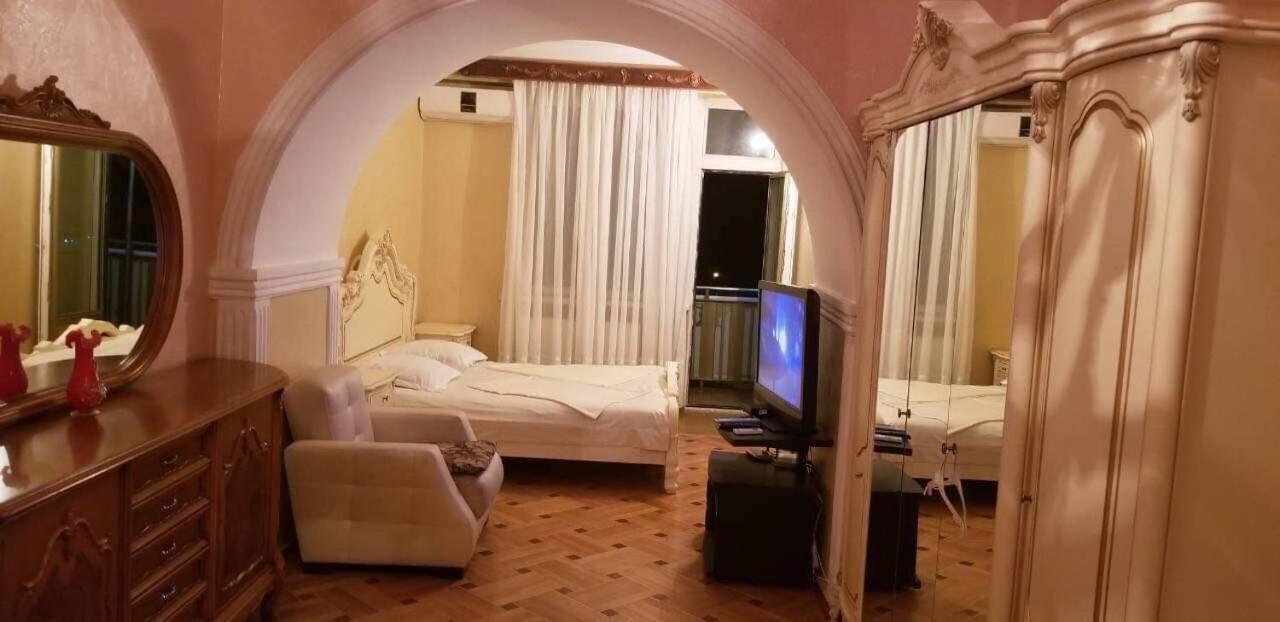 Apartment Irma Rustaveli 57 บาทูมิ ภายนอก รูปภาพ