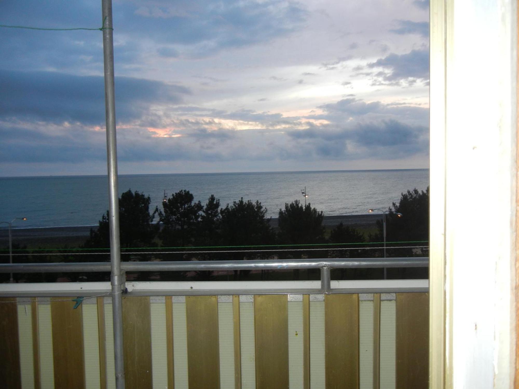 Apartment Irma Rustaveli 57 บาทูมิ ภายนอก รูปภาพ