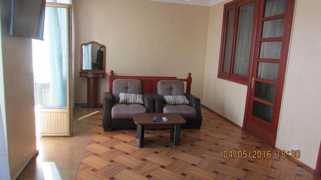 Apartment Irma Rustaveli 57 บาทูมิ ภายนอก รูปภาพ
