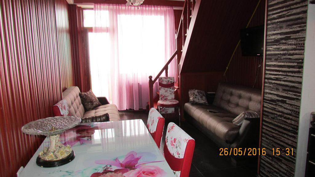 Apartment Irma Rustaveli 57 บาทูมิ ภายนอก รูปภาพ