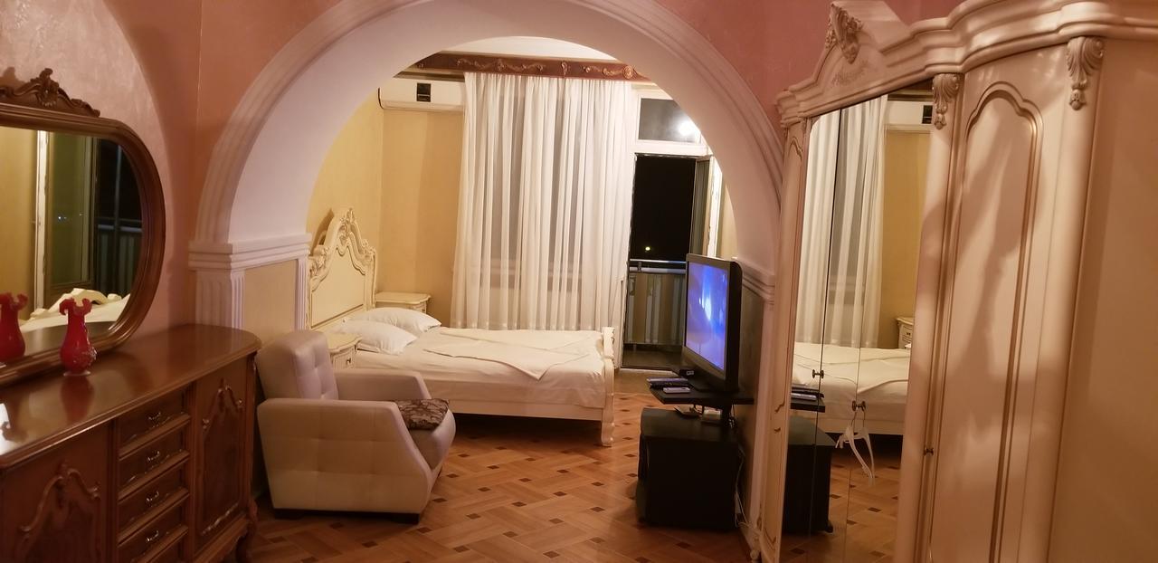 Apartment Irma Rustaveli 57 บาทูมิ ภายนอก รูปภาพ